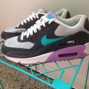 Girls size 4.5 Nike air max